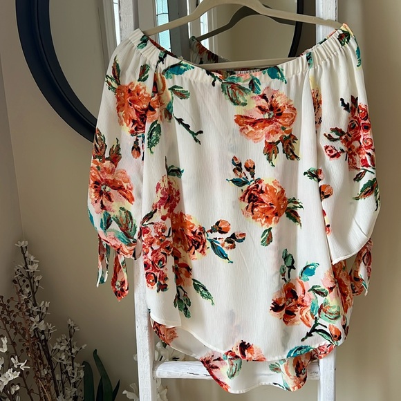 Staccato Off White Off the Shoulder Flower Top.  Size Small - Picture 1 of 3